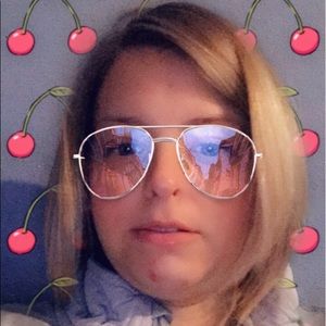 Meet your Posher, Caitlin